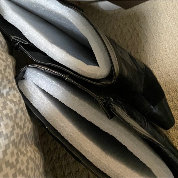 Bandolino 8.5 Black Leather Patchwork Boots - Picture 4 of 7